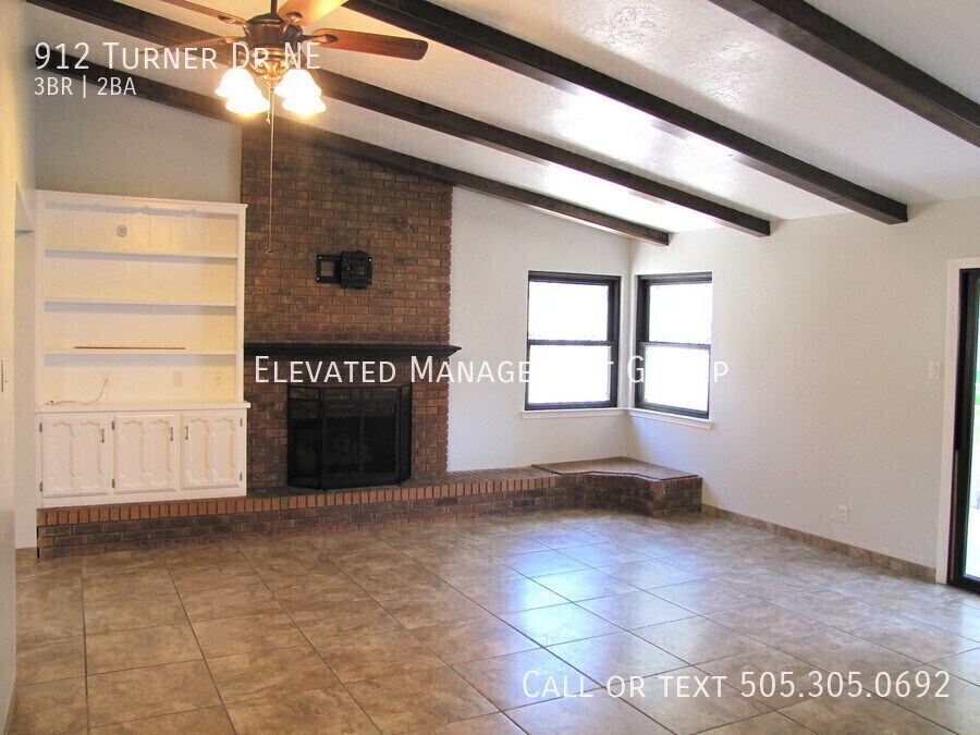 Foto principal - Amazing NE Heights Home! Tile Floors! This...