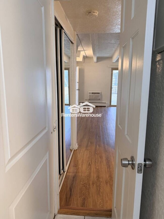 Building Photo - Studio in Prime Capitol Hill Location! All Utilities Included!