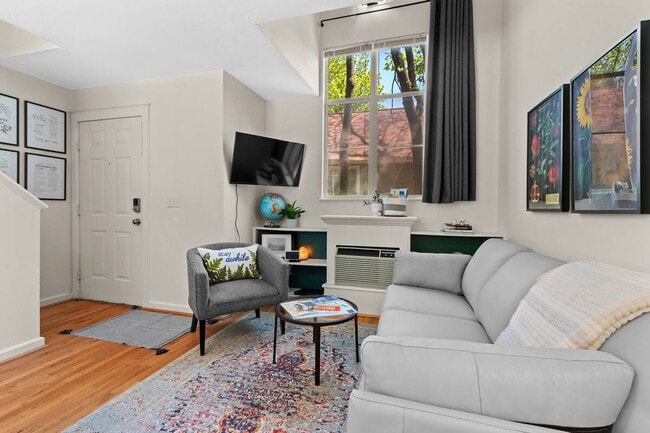 Building Photo - 243 S Gregg Ave