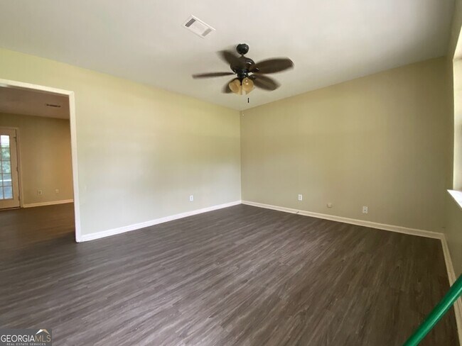 Building Photo - 301 New Cir Dr