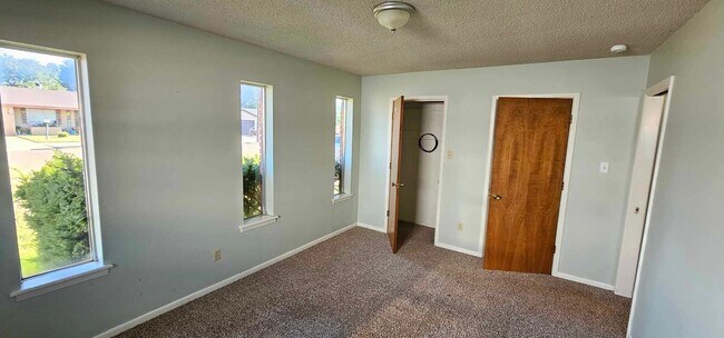 Foto del edificio - Beautiful 3 bedroom, 2 bath home for rent