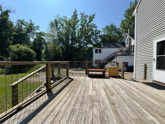 Building Photo - 725 Roosevelt Trail