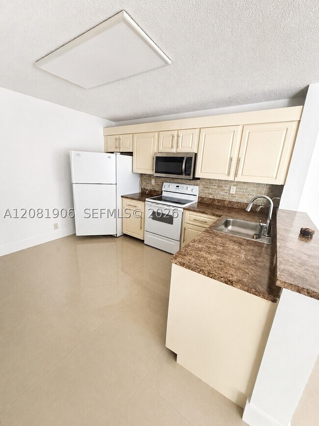 Building Photo - 10131 W Sunrise Blvd