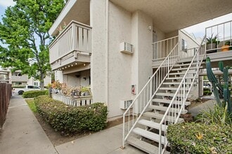 Building Photo - 512 Sandalwood Pl