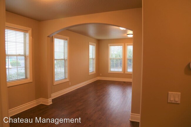Building Photo - 5 br, 6 bath House - 1210 SE Crystal Lake Dr.
