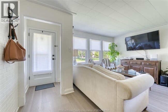 Building Photo - 4062 Roseland Dr E