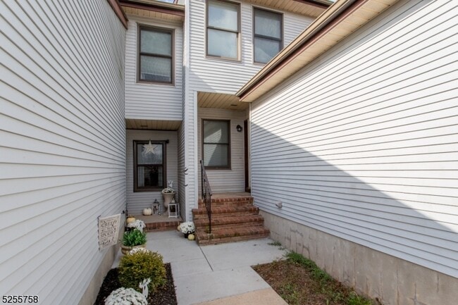 Building Photo - 244 Spruce Ct