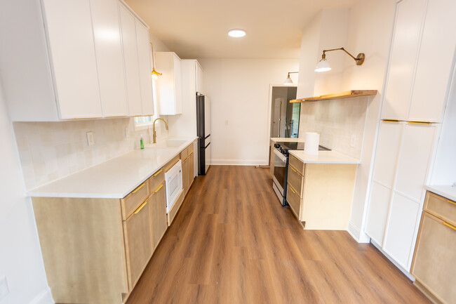 Foto del edificio - 1018 Hubbard St SW