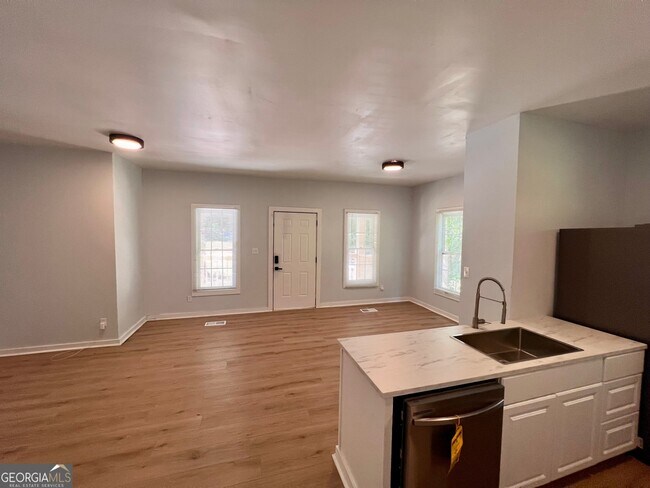 Foto del edificio - 1065 Ada Ave NW