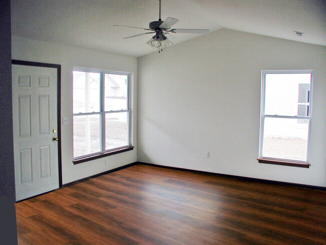 LIving room with planking - 1016 Augusta Ln