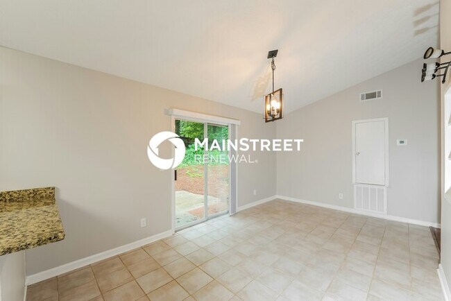 Building Photo - 129 Riverchase Dr