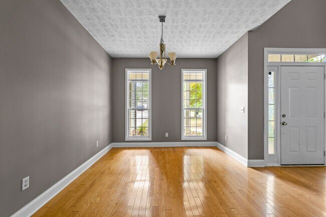 Foto del edificio - 4BR Home with Screened Porch Walkable to Downtown Senoia
