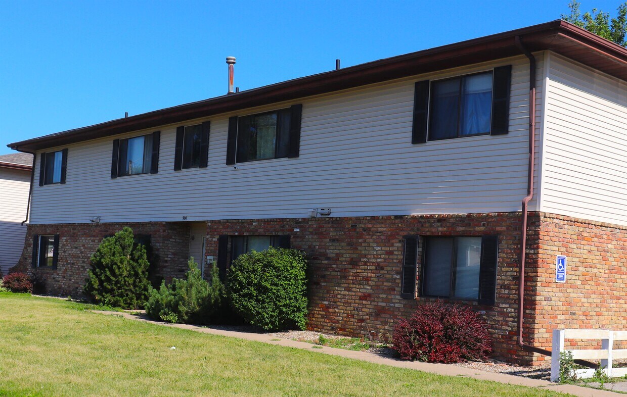 900 Grand Ave Unit 6, Marion, IA 52302 Room for Rent in Marion, IA