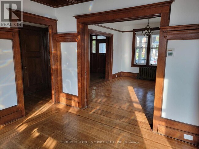 Building Photo - 43 Barnesdale Ave S