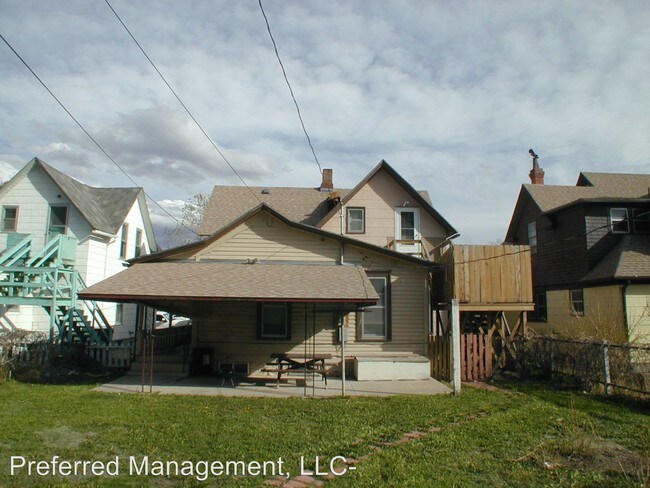 Building Photo - 208 E 25th St