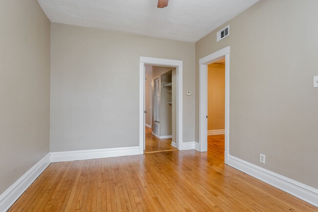 Building Photo - 2614 N Springfield Ave
