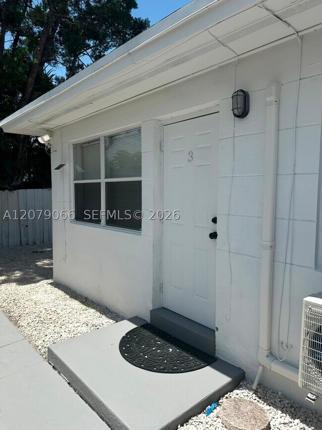 Building Photo - 2024 NE 26th Dr
