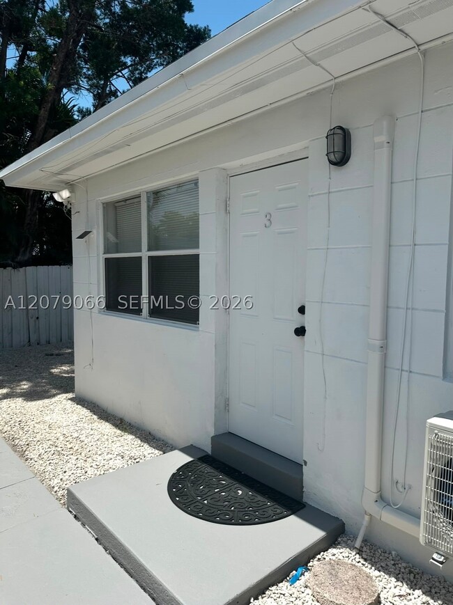 Building Photo - 2024 NE 26th Dr