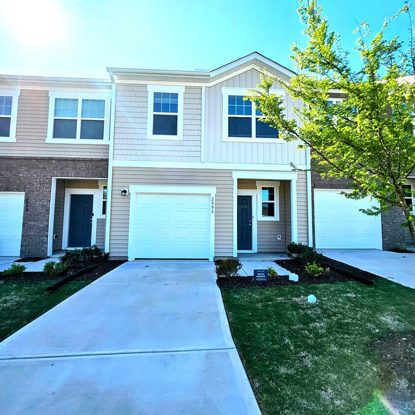 Primary Photo - 2006 Trailside Dr