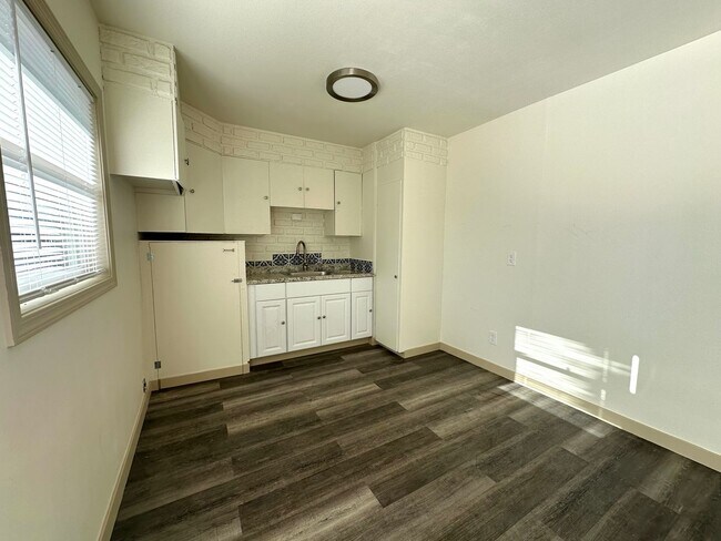 Foto del edificio - 4 Bedroom Parkrose Home with Bonus Room!
