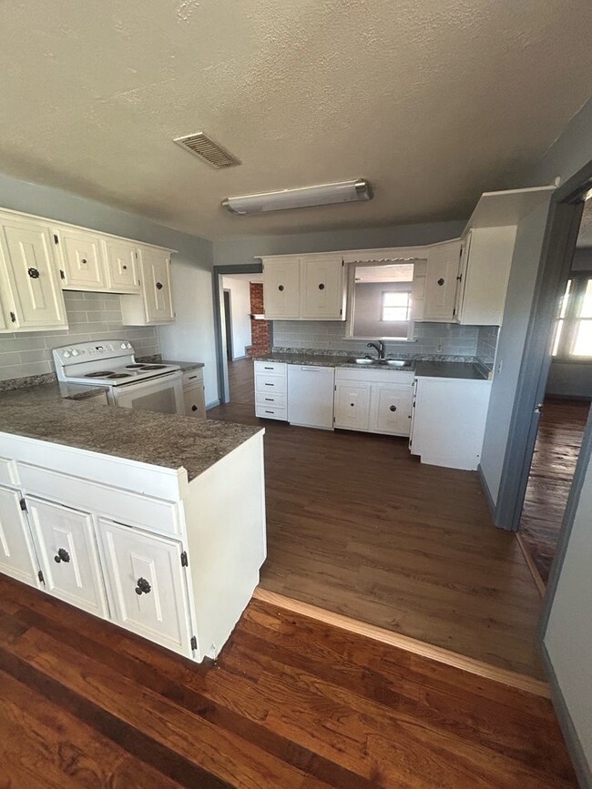 Foto del edificio - 1705 E 21st St