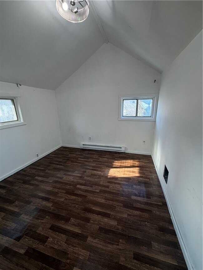 Foto del edificio - 752 S Main St