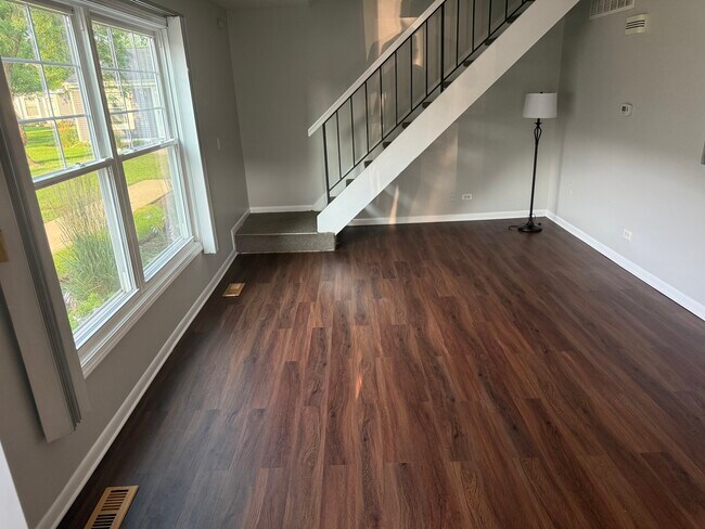 Foto del edificio - 362 Farmington Ln