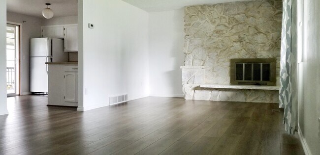 Upstairs living room - 3308 S Raymond Cir