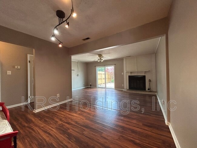 Building Photo - 3859 Chimney Creek Dr