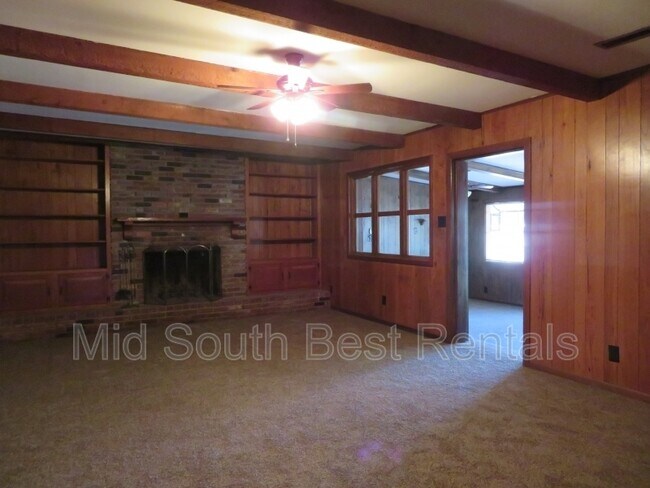 Foto del edificio - 6900 Cloverdale Dr