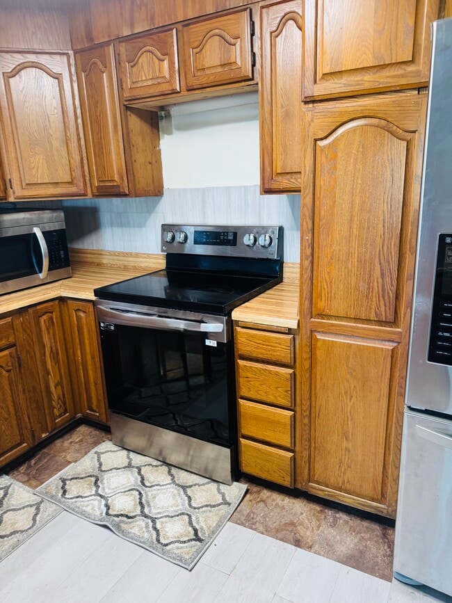 Building Photo - 110 Gunn Rd