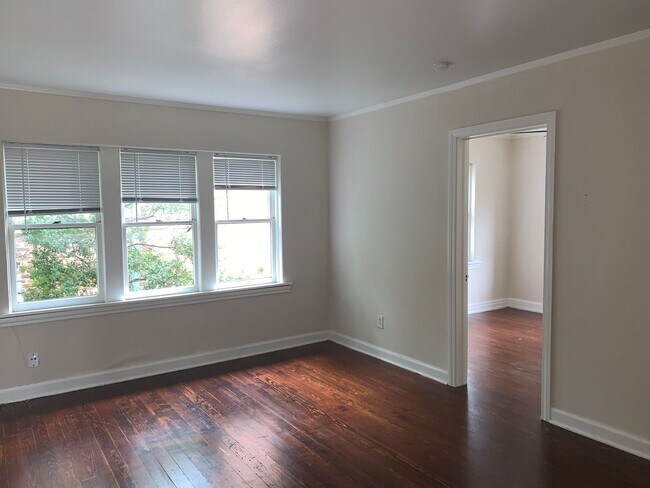 Building Photo - One Bedroom in Jefferson Park