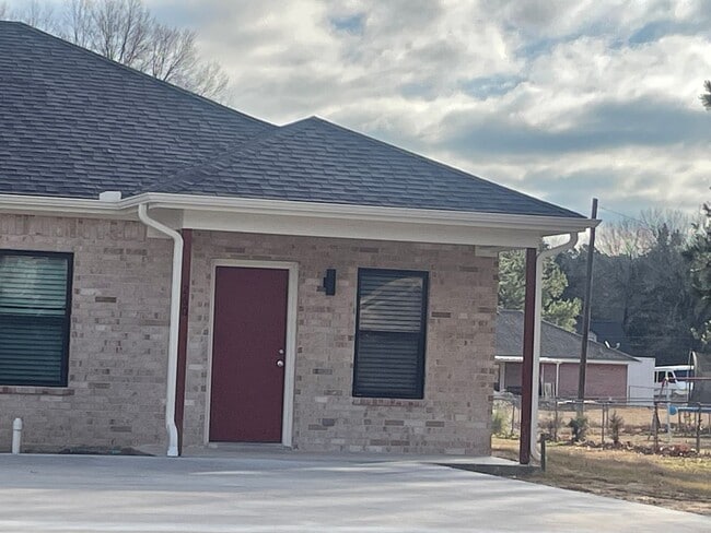 Building Photo - 265-267 Chisholm Trail