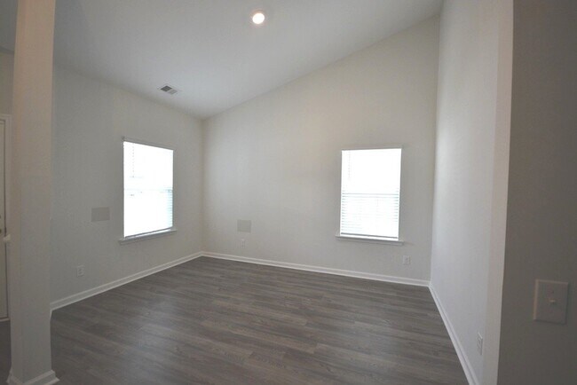 Building Photo - Lovely Home In Pooler