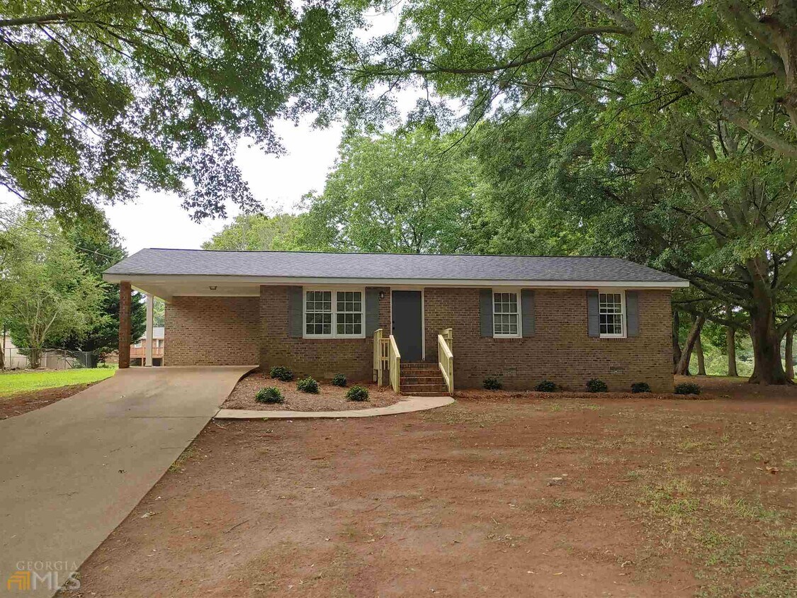 Foto principal - 109 Hilltop Cir
