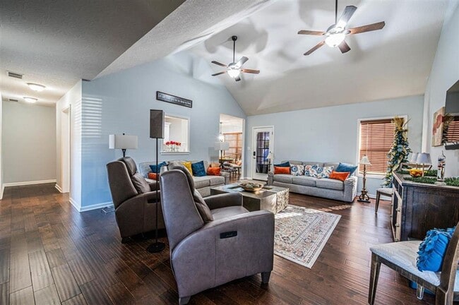 Building Photo - 5480 Green Ash Dr