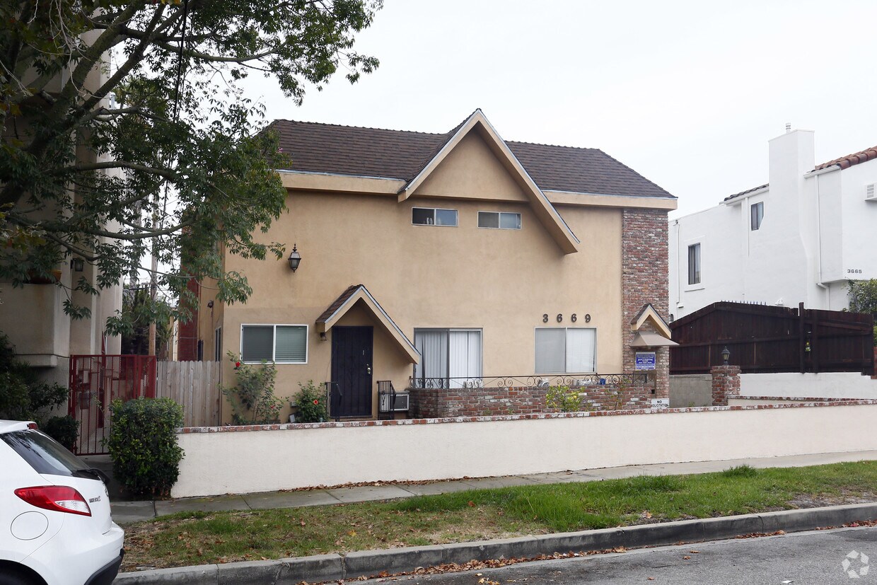 Building Photo - 3669 Empire Dr