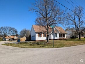 Building Photo - 124 Green Vale Dr