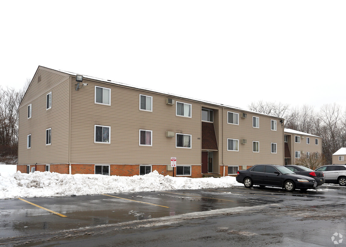 Primary Photo - Lincoln Square Apartments