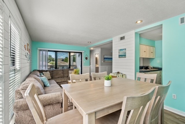 Building Photo - 9661 Shore Dr