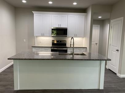 Building Photo - 313 E Nelson St