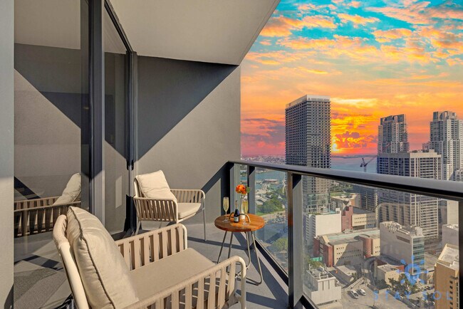 Foto del edificio - 601 NE 1st Ave