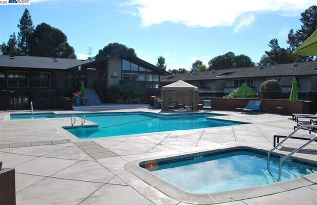 Building Photo - 353 Masters Ct