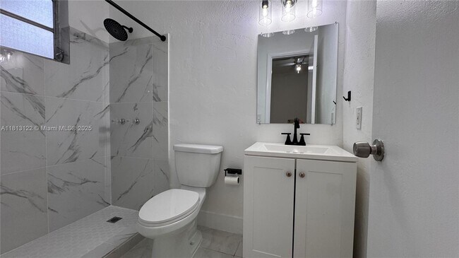 Foto del edificio - 4887 NW 4th St