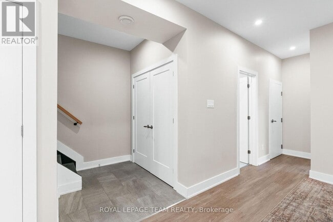 Building Photo - 423 Ravenhill Ave