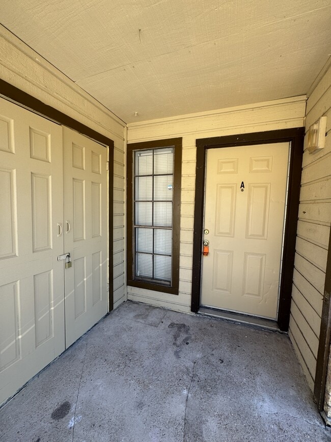 Building Photo - 2210 Capitan Dr