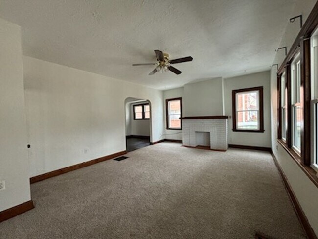 Building Photo - 2530 Berdan Ave