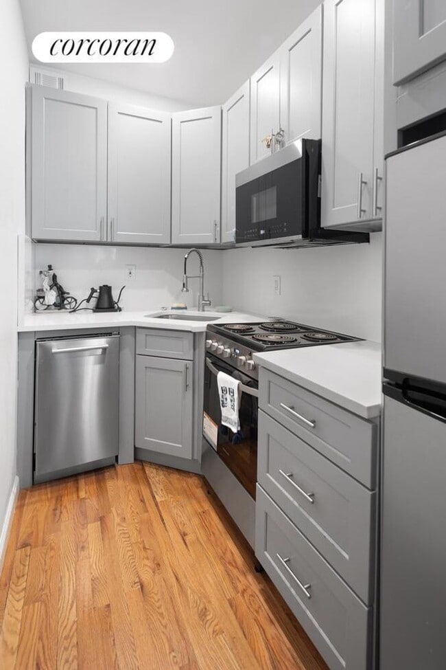 Building Photo - 323 W 89th St
