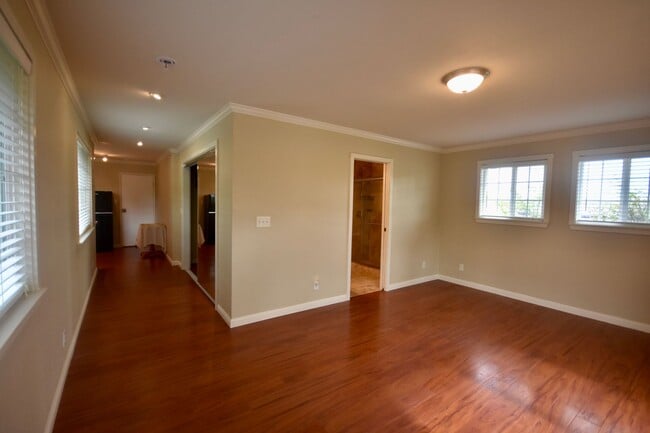 Building Photo - 1294 Onioni St