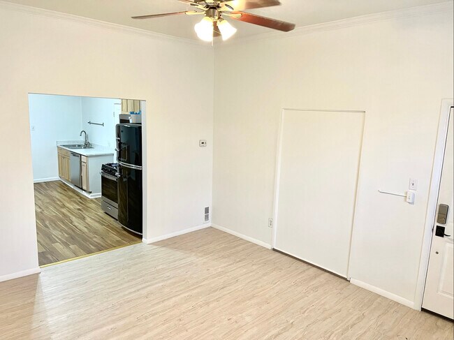 Building Photo - 820 S 400 E